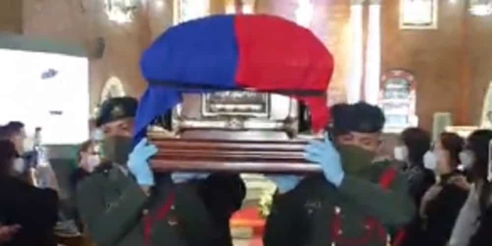 Mga labi ni Ramon Revilla Sr, inihatid na sa huling hantungan Mga labi ni Ramon Revilla Sr, inihatid na sa huling hantungan