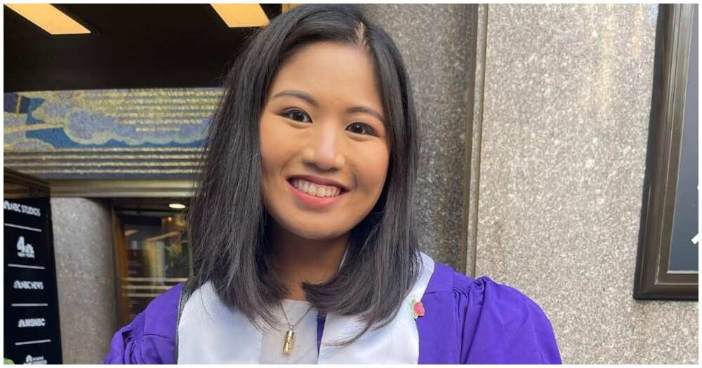 Jillian Robredo, ibinahagi ang litrato ni VP Leni na hinahawakan pendant na may abo ni Sec. Jesse Jillian Robredo, ibinahagi ang litrato ni VP Leni na hinahawakan pendant na may abo ni Sec. Jesse