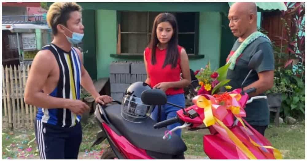 17-anyos na raketera at nagpapagawa ng sariling bahay, nabiyayaan pa ng bagong motorsiklo 17-anyos na raketera at nagpapagawa ng sariling bahay, nabiyayaan pa ng bagong motorsiklo