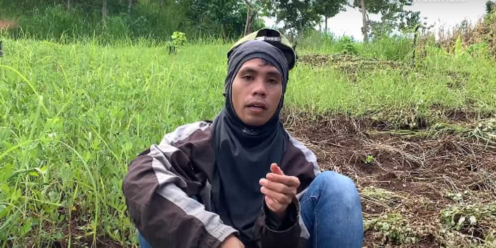 Yamyam Gucong shows his humble life in the province with his father