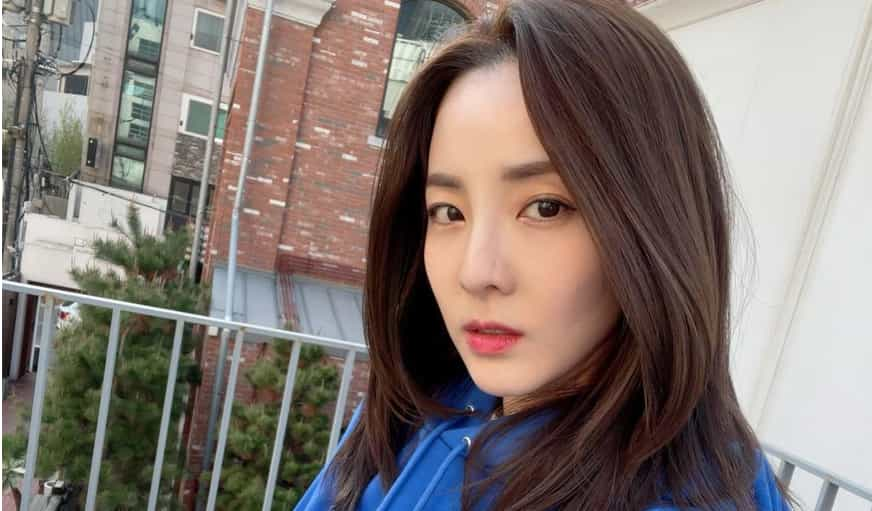 Sandara Park, kinaaliwan sa kanyang binahaging picture ng tumalsik niyang sapatos