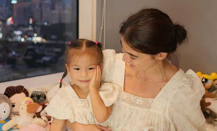 Video of baby Dahlia as “little doctor” of Anne Curtis spreads good vibes