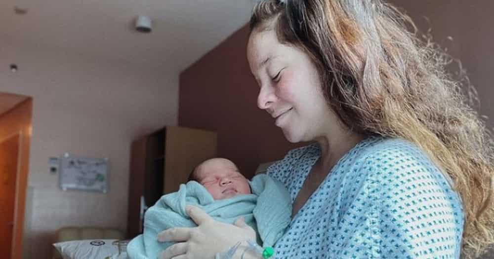 Andi Eigenmann shares heartwarming studio pics with her fiancé & 3 kids Andi Eigenmann shares heartwarming studio pics with her fiancé & 3 kids