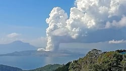 Taal Volcano pumutok Sabado ng umaga; nasa siyam na libong katao, inilikas