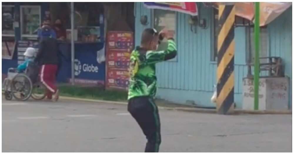 Traffic enforcer, kinagiliwan sa paghataw sa mga 'TikTok Dance'