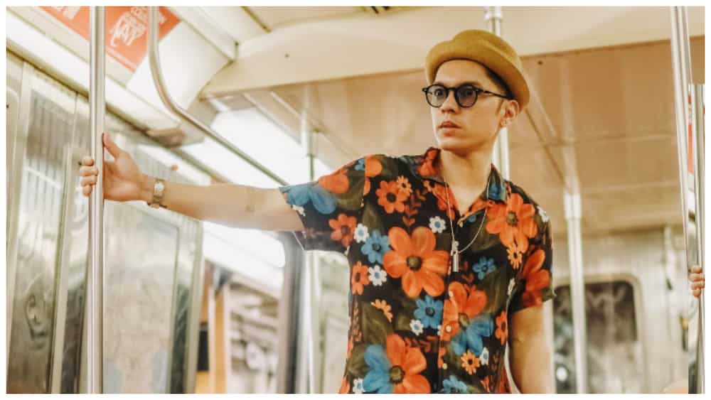Ogie Diaz, dinepensahan si Carlo Aquino: "Kala ang laki ng kasalanan kung i-bash nila nang bongga" Ogie Diaz, dinepensahan si Carlo Aquino: "Kala ang laki ng kasalanan kung i-bash nila nang bongga"