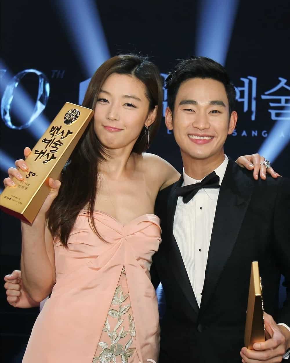 Jun Ji Hyun bio age height kids husband KAMICOMPH Jun Ji Hyun bi