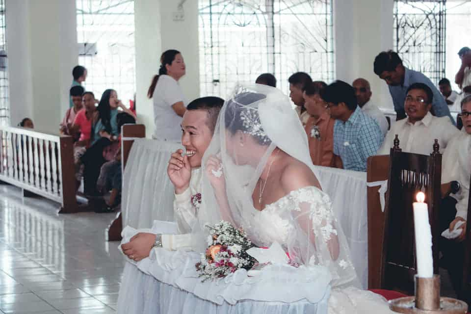 Groom, di kinaya ang paglobo ng sipon ni bride matapos sambitin ang wedding vows