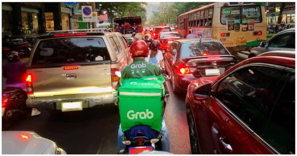 Tanod na nanita sa Grab rider dahil 'di raw "essential goods" ang lugaw, viral Tanod na nanita sa Grab rider dahil 'di raw "essential goods" ang lugaw, viral