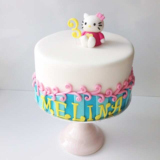 Hello Kitty cake design