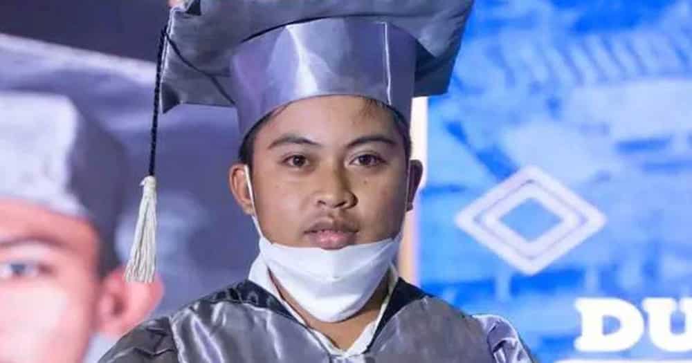 Viral ang kuwento ng 58-anyos na ina and batang anak na magkaklase sa senior high at sabay nag-graduate Viral ang kuwento ng 58-anyos na ina and batang anak na magkaklase sa senior high at sabay nag-graduate