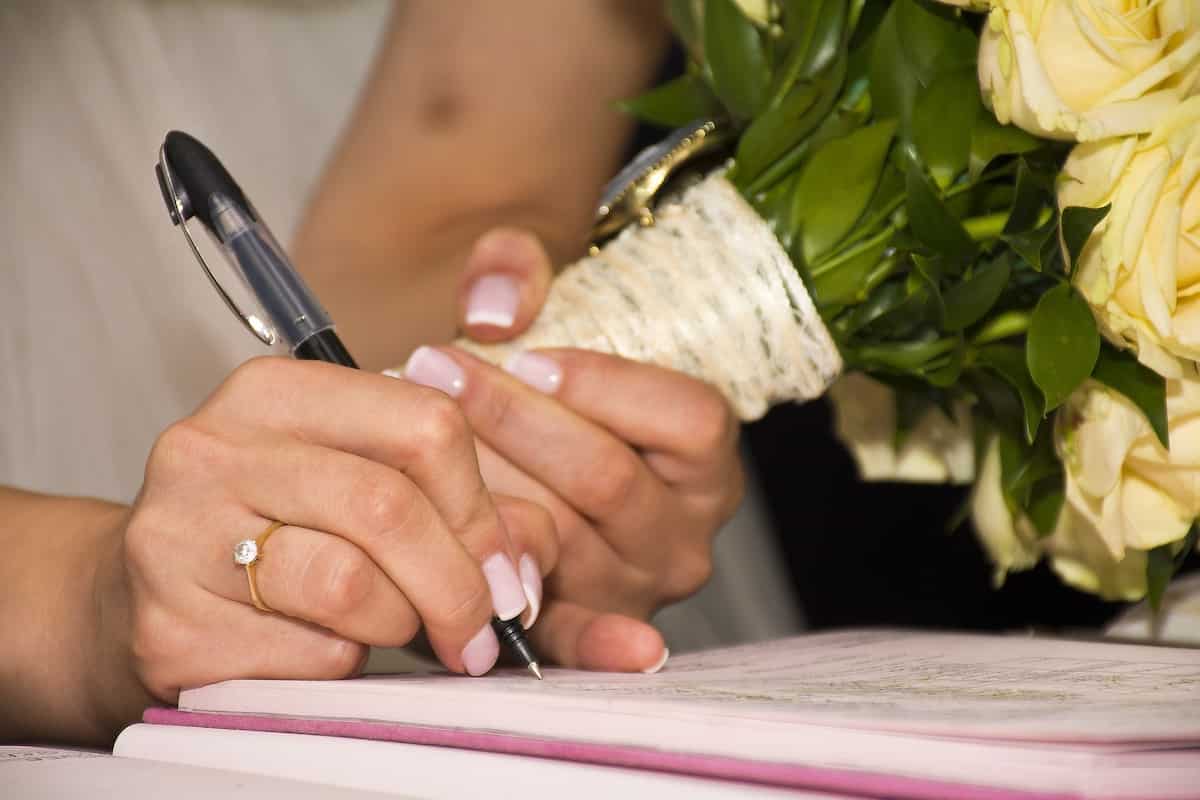 How Many Witnesses Can Sign A Marriage Certificate