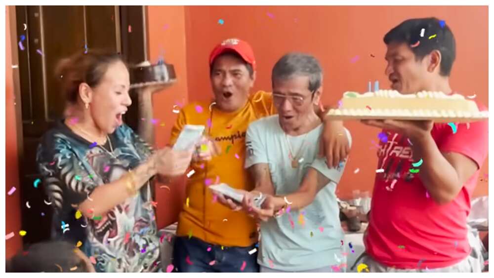 Madam Inutz, emosyonal na niregaluhan ang ama ng Php76,000 sa kaarawan nito Madam Inutz, emosyonal na niregaluhan ang ama ng Php76,000 sa kaarawan nito