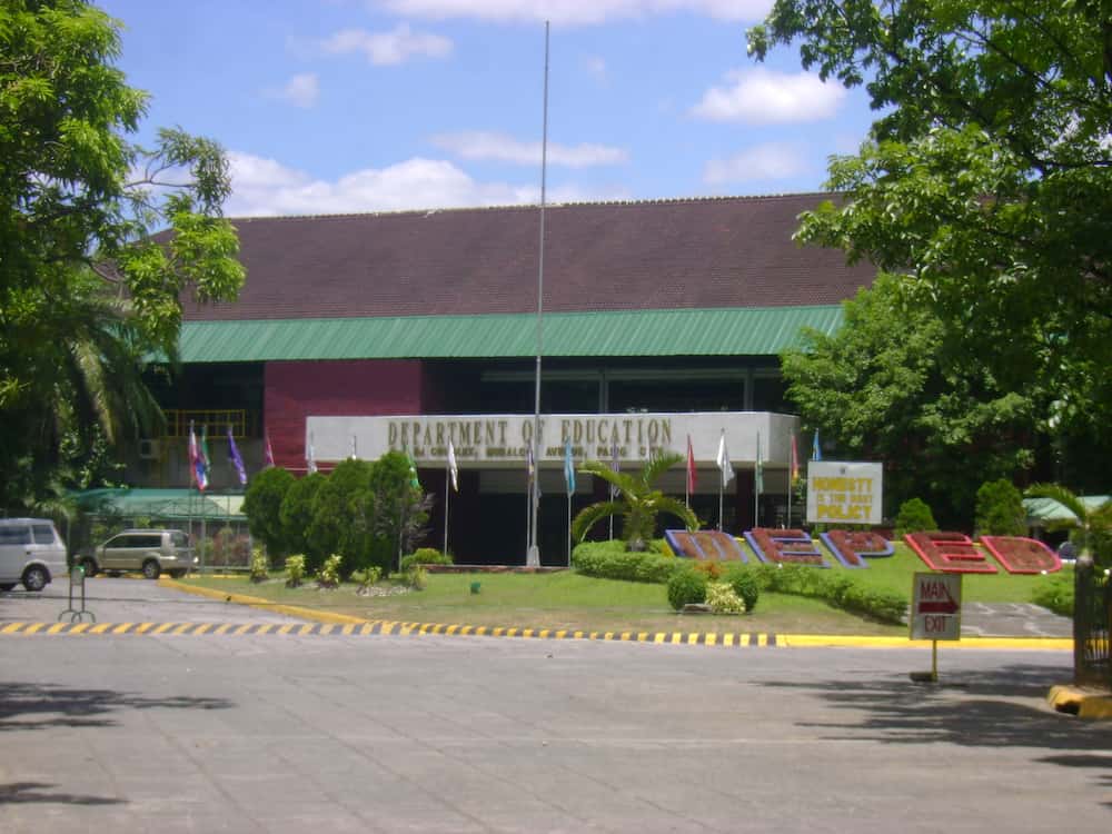 Online kopyahan, ikinabahala ng DepEd; Iniimbestighan na rin ng NBI Online kopyahan, ikinabahala ng DepEd; Iniimbestighan na rin ng NBI