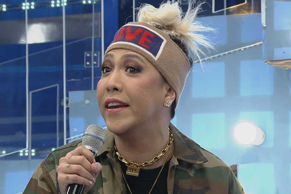 Vice Ganda, pabirong sinabi na pag-aari umano ni Ion Perez ang isang magarang hotel: “Mayaman asawa ko”