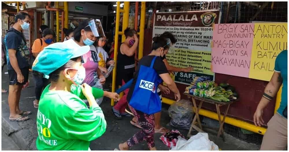 Mesa at upuan na pinaglalagyan ng mga ayuda sa 1 community pantry, tinangay rin