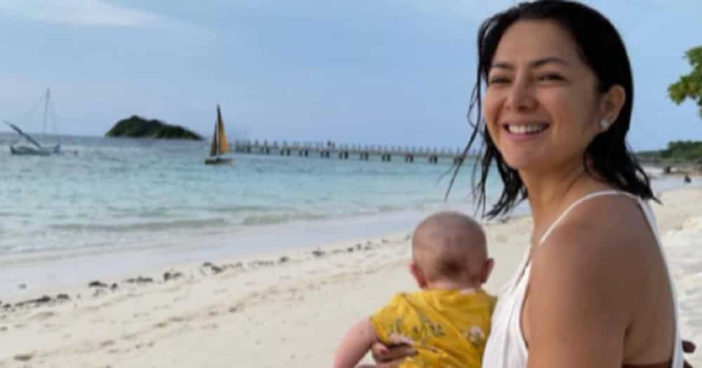 Alice Dixson takes her adorable baby girl Aura to a gorgeous beach