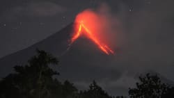 Mt. Mayon, namataang may umaagos na lava sa bunganga; Albay, nasa state of calamity na