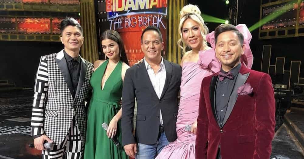 Direk Bobet Vidanes, naiyak habang nagpapaliwanag ukol sa pag-alis niya sa 'It's Showtime' Direk Bobet Vidanes, naiyak habang nagpapaliwanag ukol sa pag-alis niya sa 'It's Showtime'
