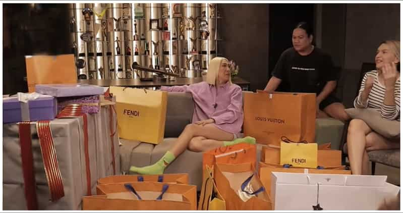 Vice Ganda, pinakita ang kanyang shalang regalo para sa kanyang