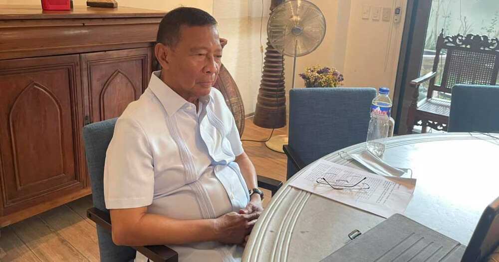 Former VP Binay takes a jab at nighttime jogger Pres. Duterte