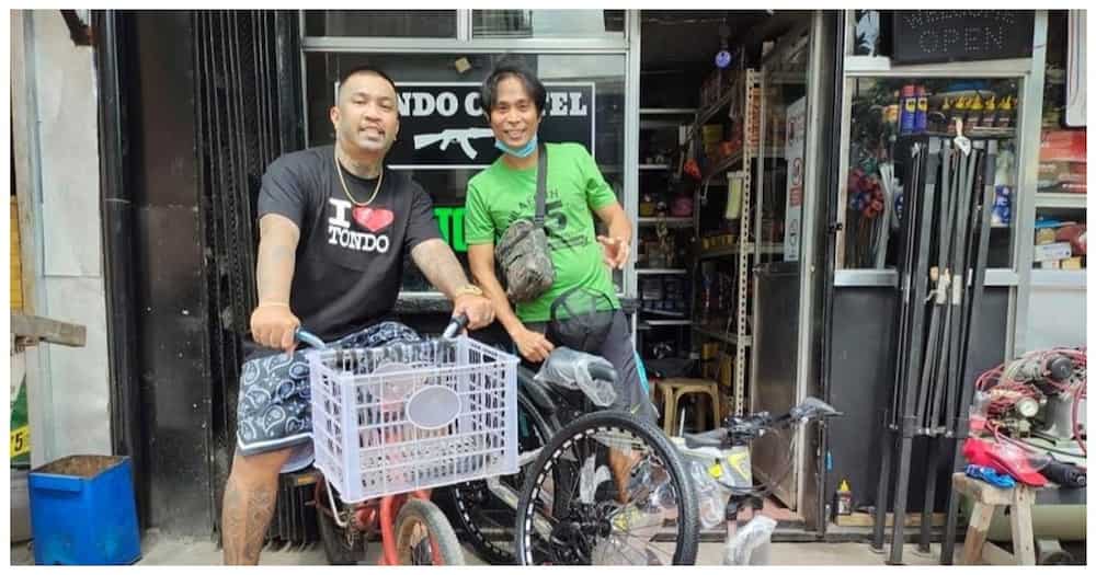 Nag-viral na rider na nag-bike mula Binondo hanggang Cavite, dinagsa ng tulong