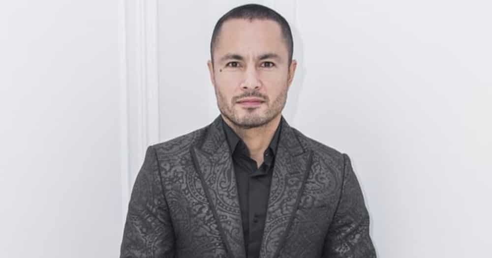 Derek Ramsay thanks his fiancée Ellen Adarna for making him smile during "tough times"