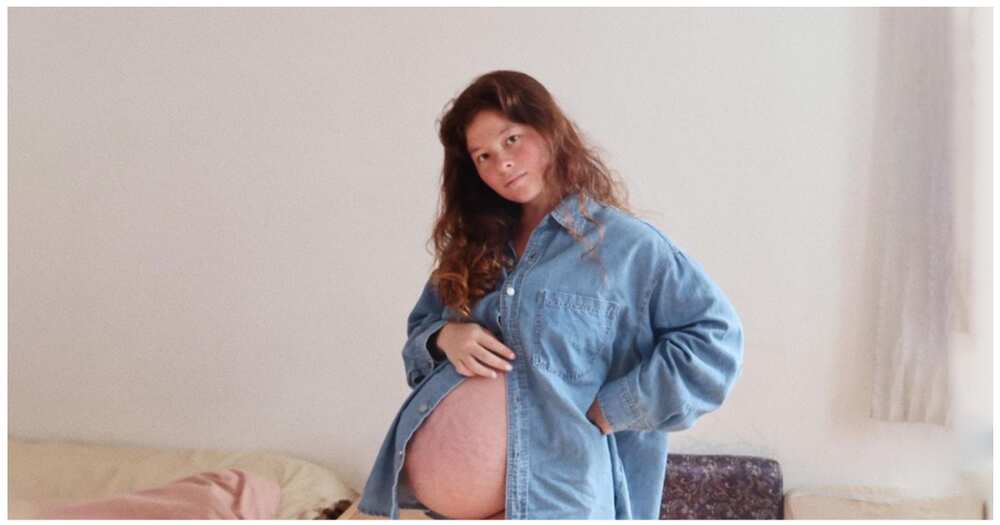 Andi Eigenmann, ibinahagi ang litrato ng kanyang siyam na buwang baby bump