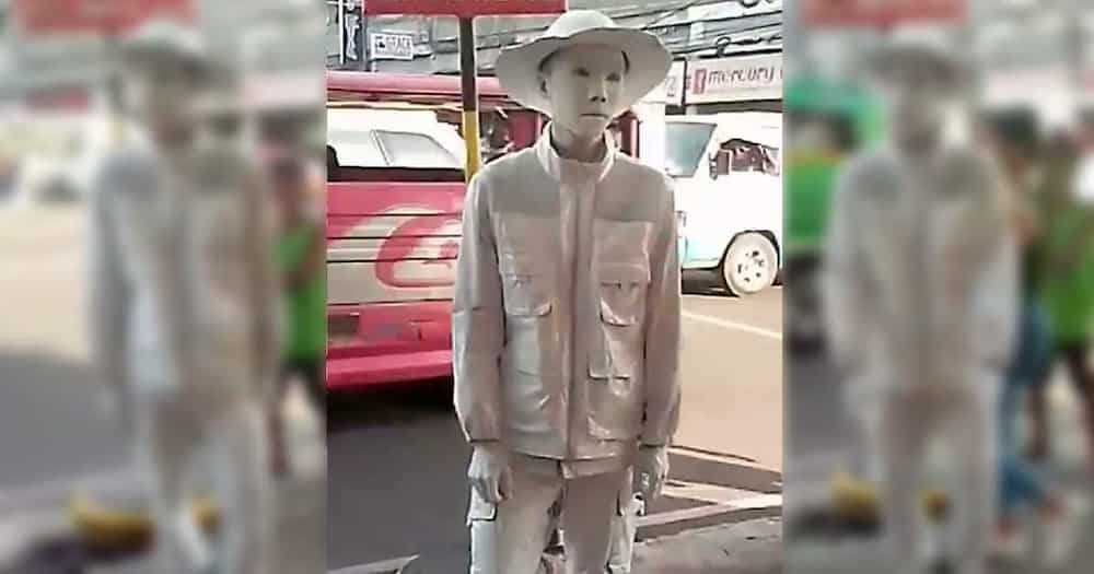 Grade 12 student sa Bacolod, nagtatrabaho bilang part time mime artist at waiter para makapag-aral, viral