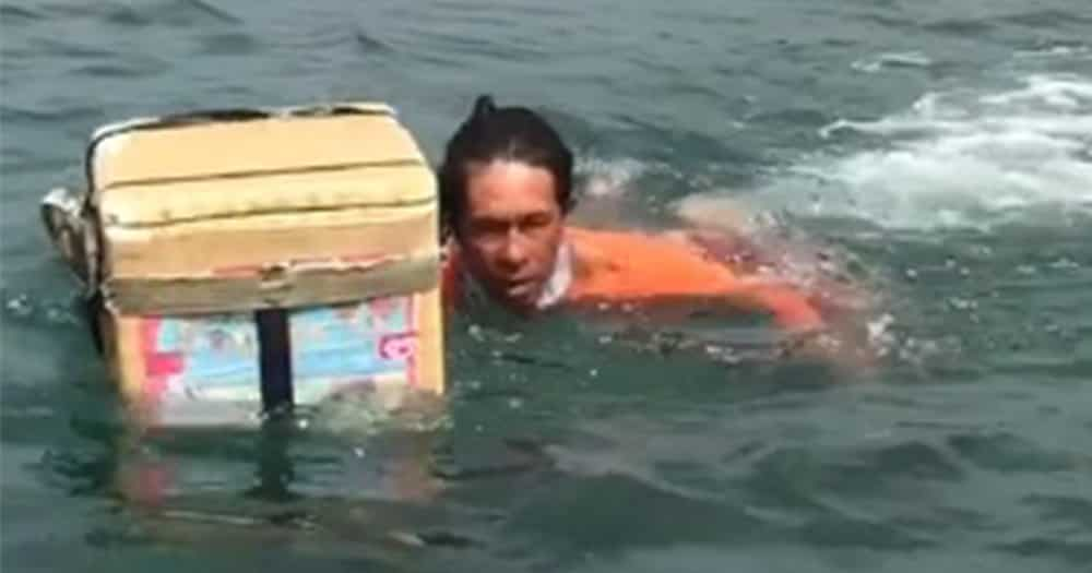 Video ng isang lalaki na naglalako ng ice cream sa gitna ng dagat, viral na