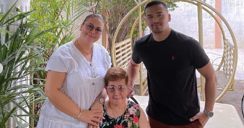 Karla Estrada, emosyonal dahil sa aksidente ng kanyang ina sa Tacloban Karla Estrada, emosyonal dahil sa aksidente ng kanyang ina sa Tacloban