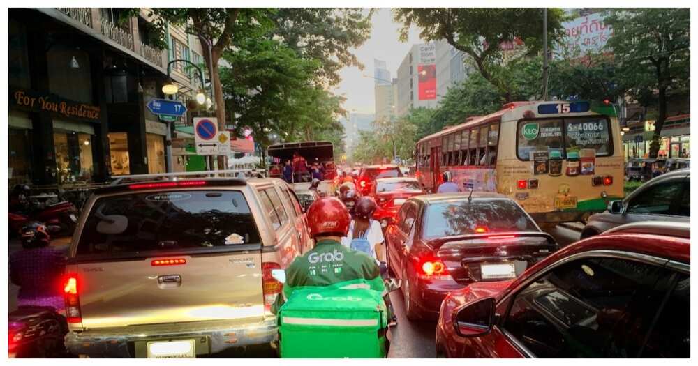 Delivery Rider, naluha sa kabutihang ipinakita sa kanya ng customer