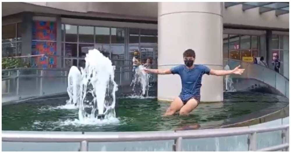 YouTuber na naligo sa fountain sa harap ng isang mall, arestado