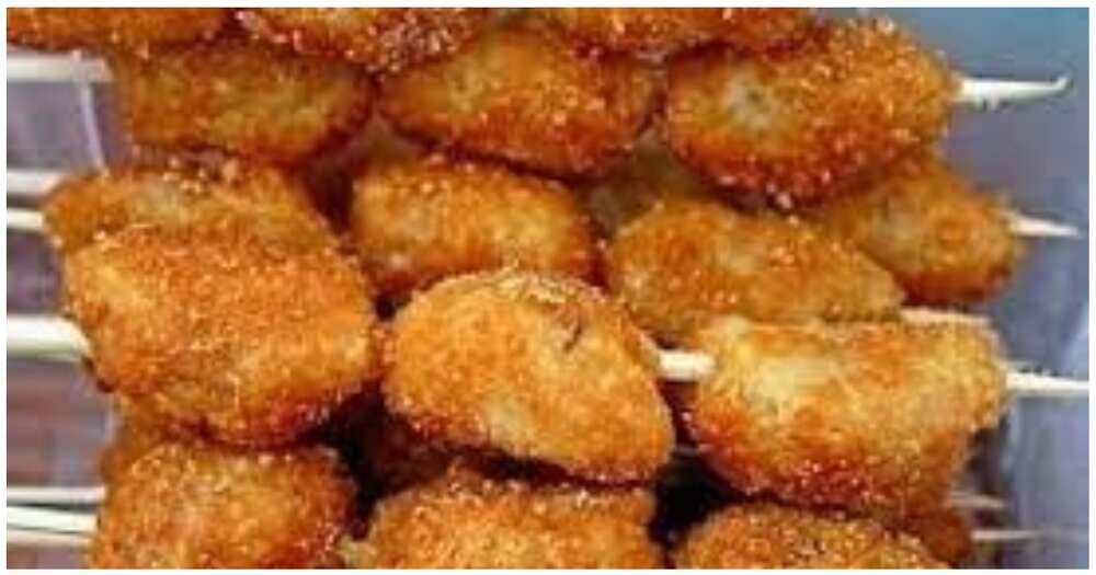 Tindera ng merienda na ipinalit ang inilalako sa nakuhang pagkain sa pantry, hinangaan Tindera ng merienda na ipinalit ang inilalako sa nakuhang pagkain sa pantry, hinangaan