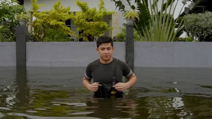 Aljon Mendoza, pinakita ang lalim ng baha sa kanilang lugar sa Macabebe, Pampanga