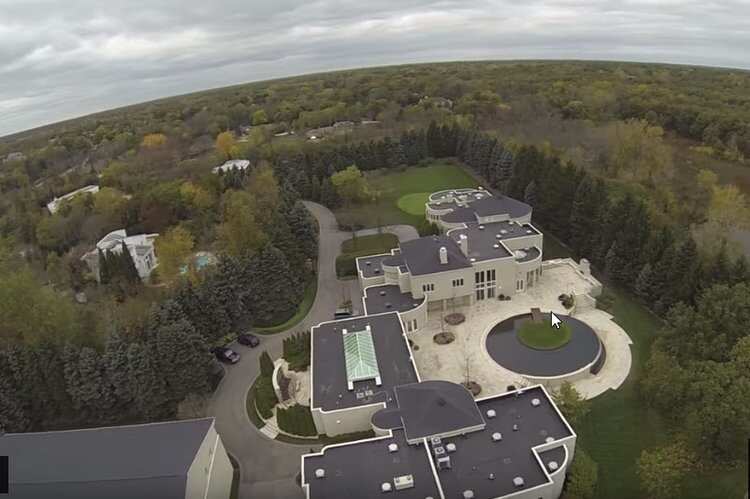 Yayamin na tunay! Ang mega-mansion ni Michael Jordan