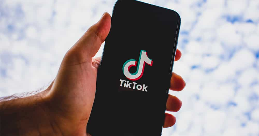 TikTok beauty vlogger, naiyak sa livestream dahil sa mga internet trolls