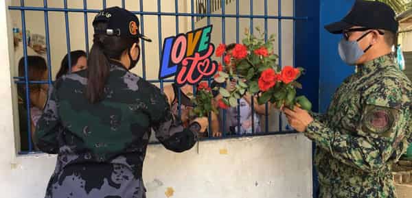 Police officers in Mandaue show compassion, gave detained mothers cakes and flowers during Mother's Day