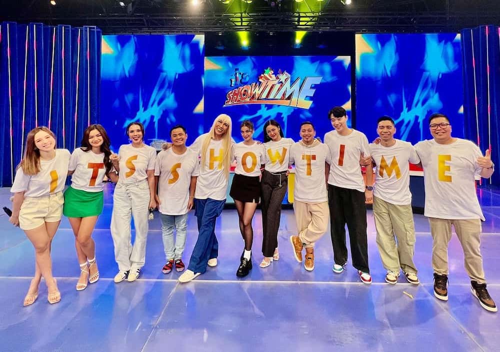 Video ng pagkanta ng mga GMA employees ng It's Showtime theme song, viral