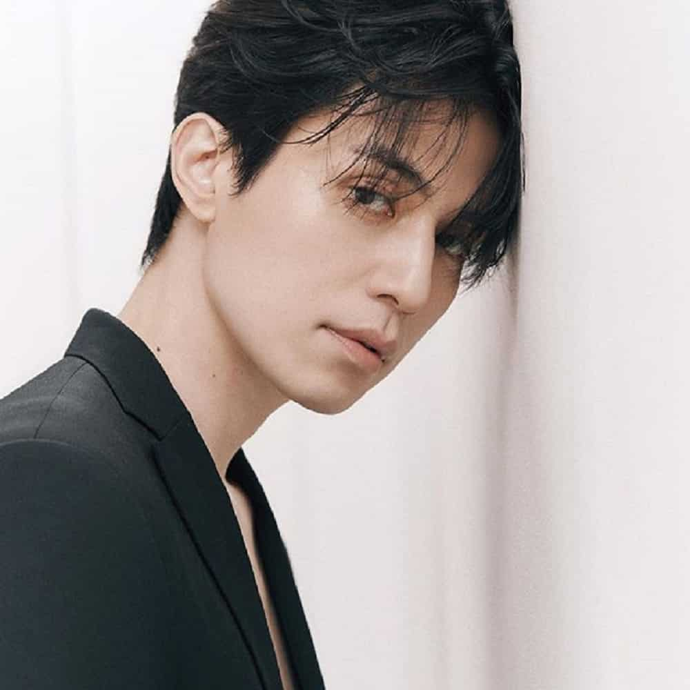 Biografi Lee Dong Wook Tulisan