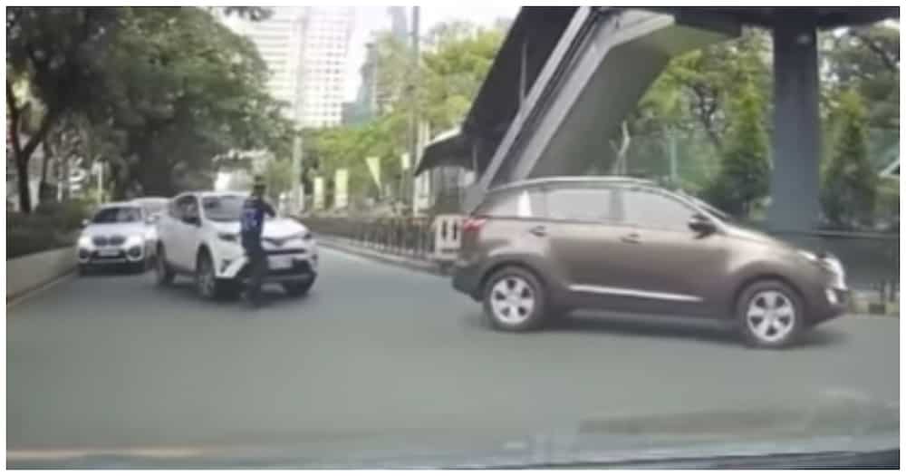 Video ng traffic enforcer na walang-awang ginulungan ng sasakyan, viral
