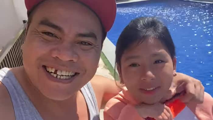 Super Tekla takes a vacation with his daughter Aira on a beach resort