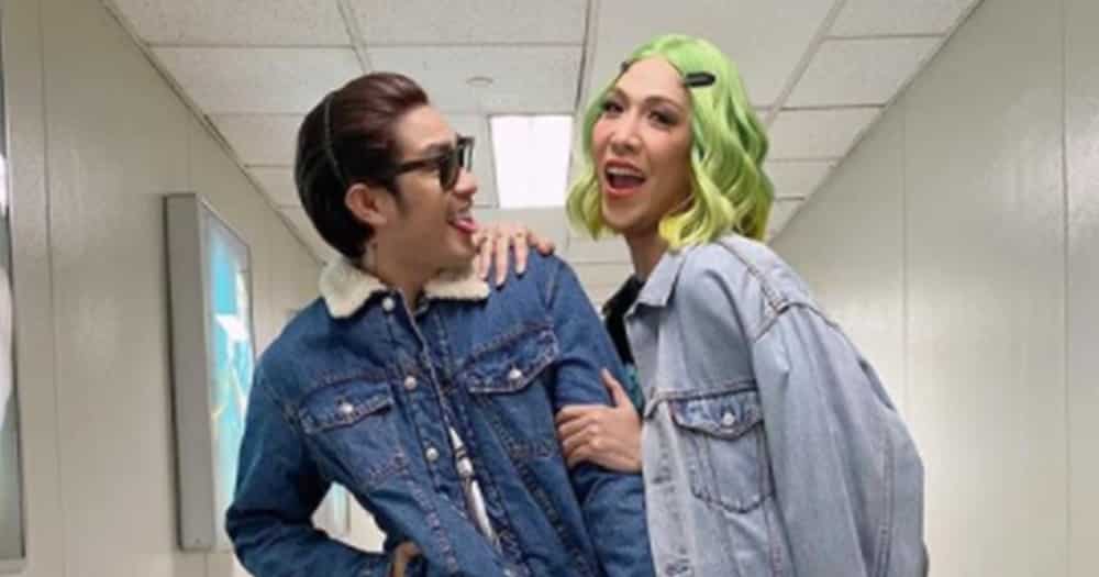 Vice Ganda, ibinandera ang laman ng mga wallet ng Showtime hosts Vice Ganda, ibinandera ang laman ng mga wallet ng Showtime hosts
