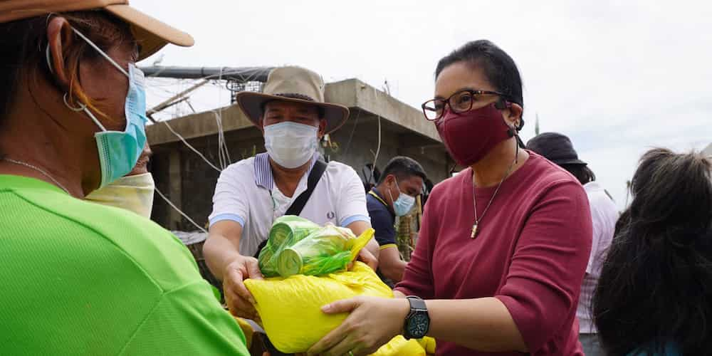 VP Leni Robredo makes ground-checks in communities hard-hit by typhoon Rolly