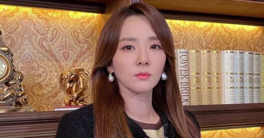 Sandara Park celebrates the 12th anniversary of 2NE1, says goodbye to YG Entertainment