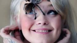 A huge furry spider crawled up on her head, what this girl does is amazing!