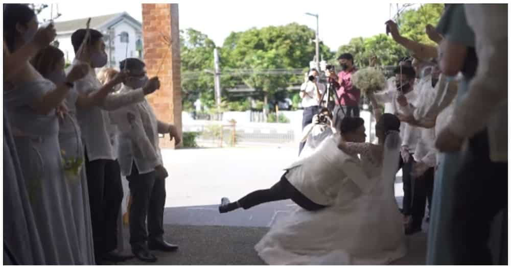 Groom, literal na "na-fall" sa sana'y dip kiss nila ng kanyang bride