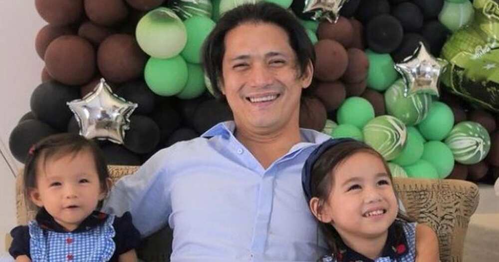 Robin Padilla gives Bong Go sneakers away amid news that he will back the senator's presidential bid