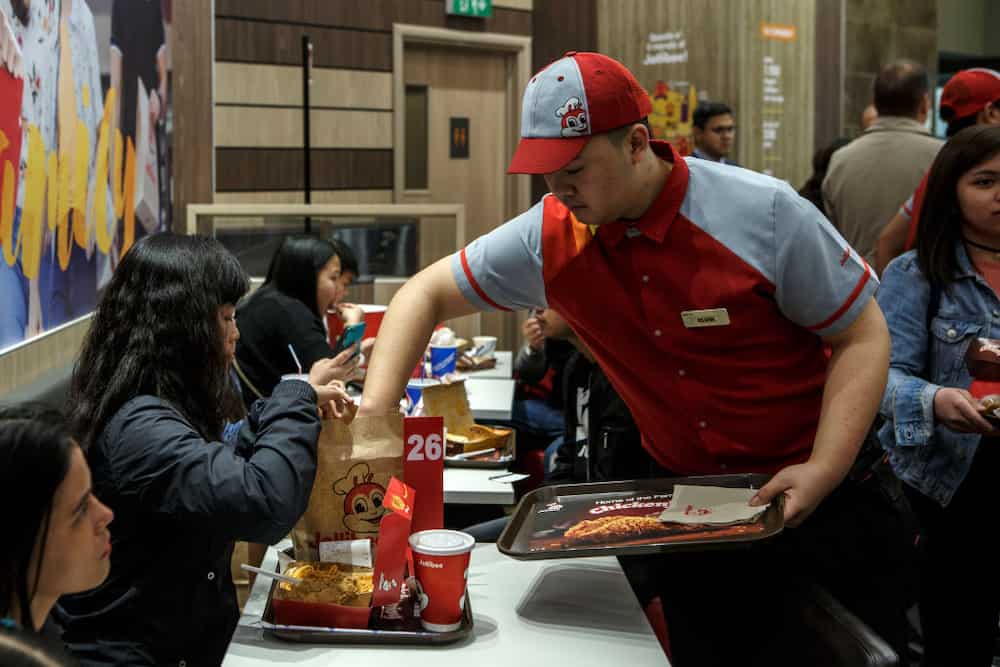 Jollibee Foods Corp. to close 255 stores as it suffers billions of net loss Jollibee Foods Corp. to close 255 stores as it suffers billions of net loss