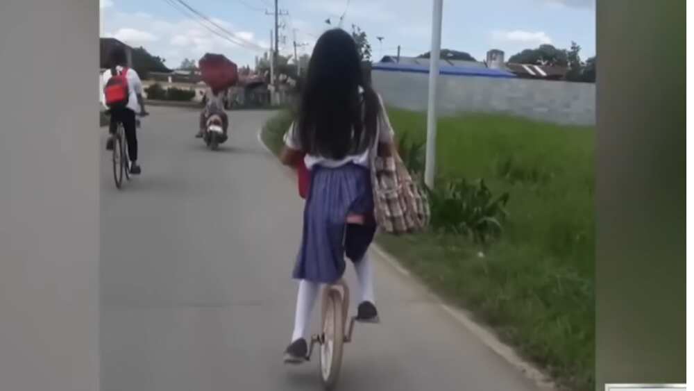 Viral na dalagita sa unicycle, 30-45 minutong pumapadyak pauwi mula paaralan